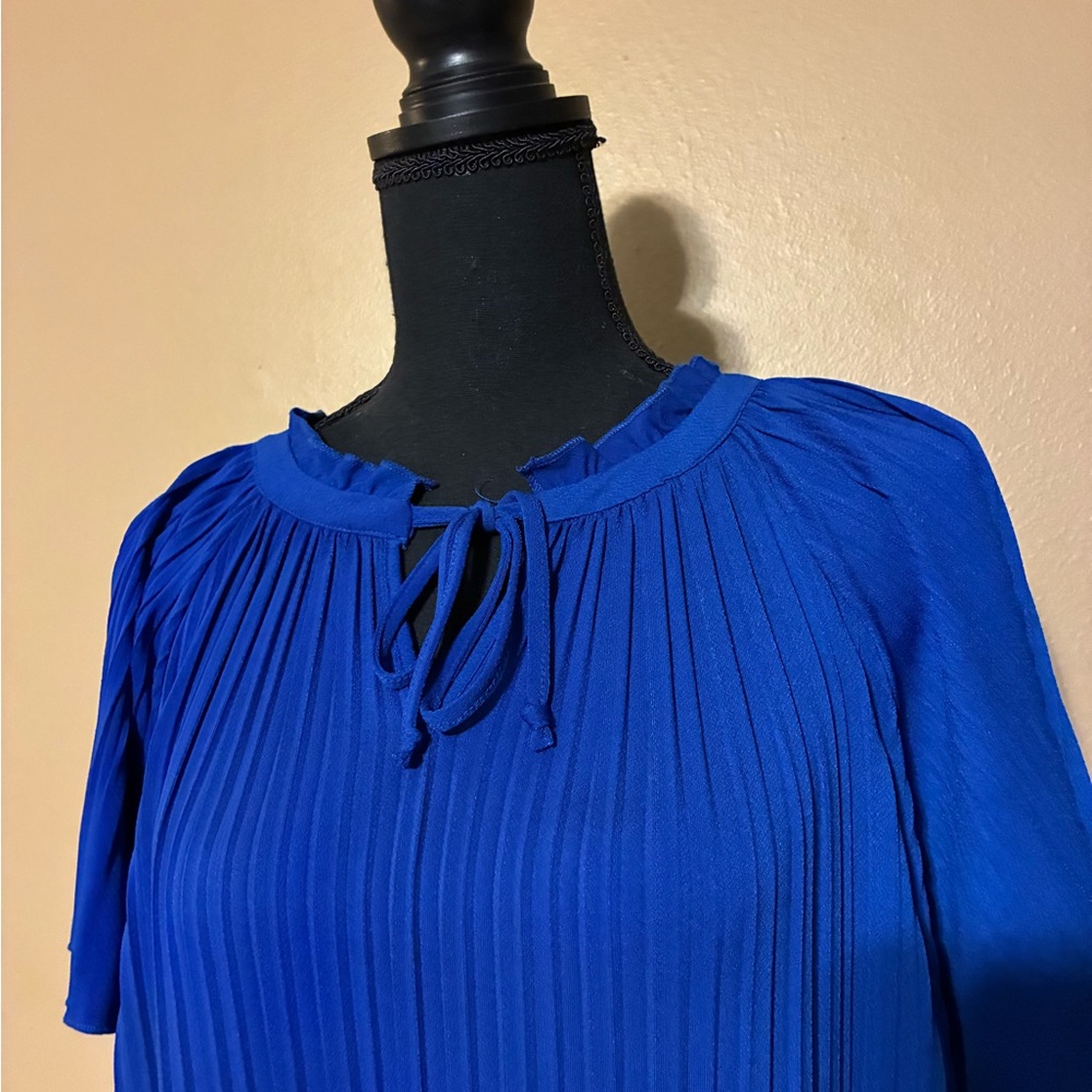Cable & Gauge Royal Blue Pleated Tie-Neck Blouse - Picture 2 of 4